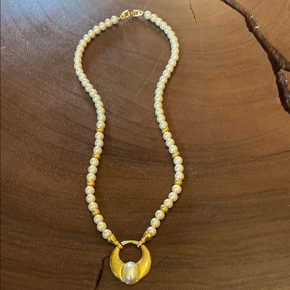 VINTAGE Napier Faux pearl and Gold Necklace with Open Circle Pendant